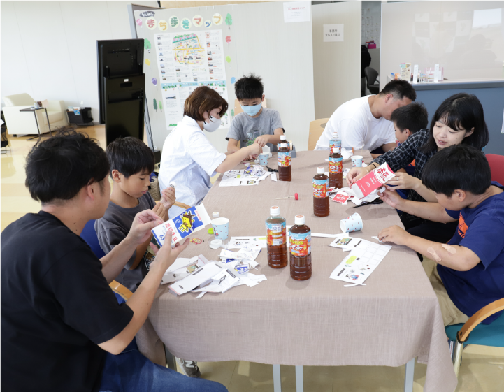 2025年8月9日 牛乳パック工作教室を行いました！の様子3 MORE MILK
